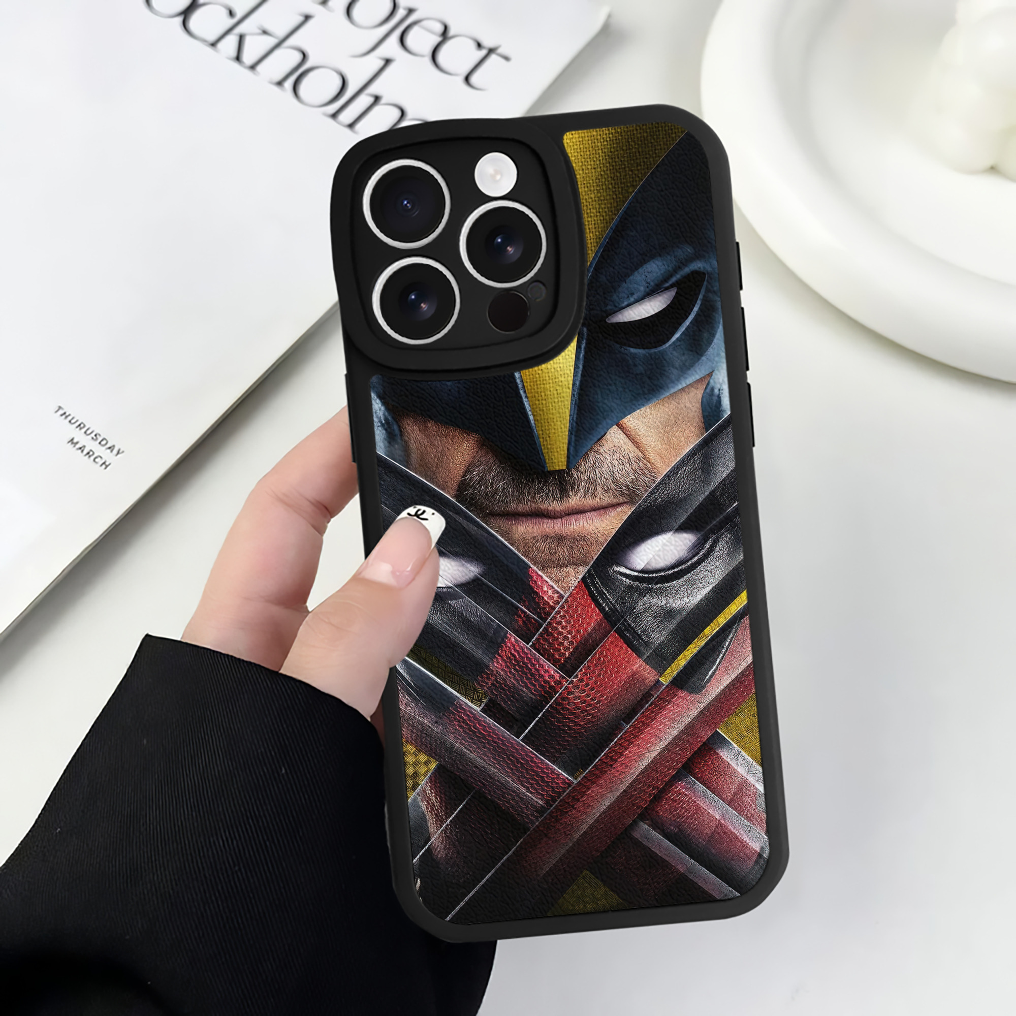 （画像用） Deadpool デッドプール 【iPhone 16シリーズ対応】シリコンスマホケース（レザー調） 材質：シリコン